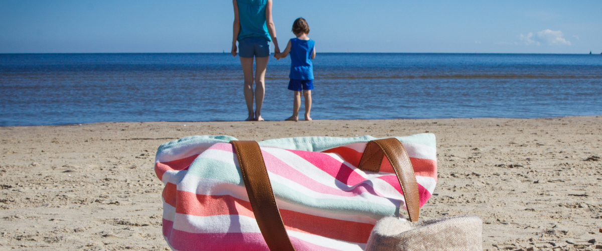 maleta_bolso_playa_familia_verano_madre_hijo_global_red_salud maleta_bolso_playa_familia_verano_madre_hijo_global_red_salud